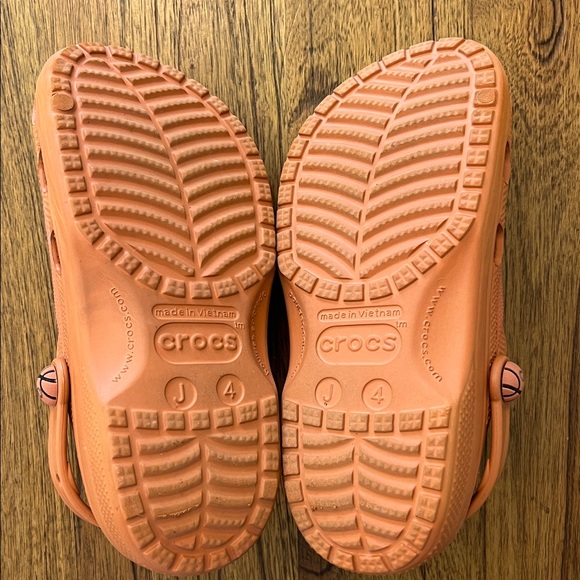 Basketball Crocs - Picture 3 of 6
